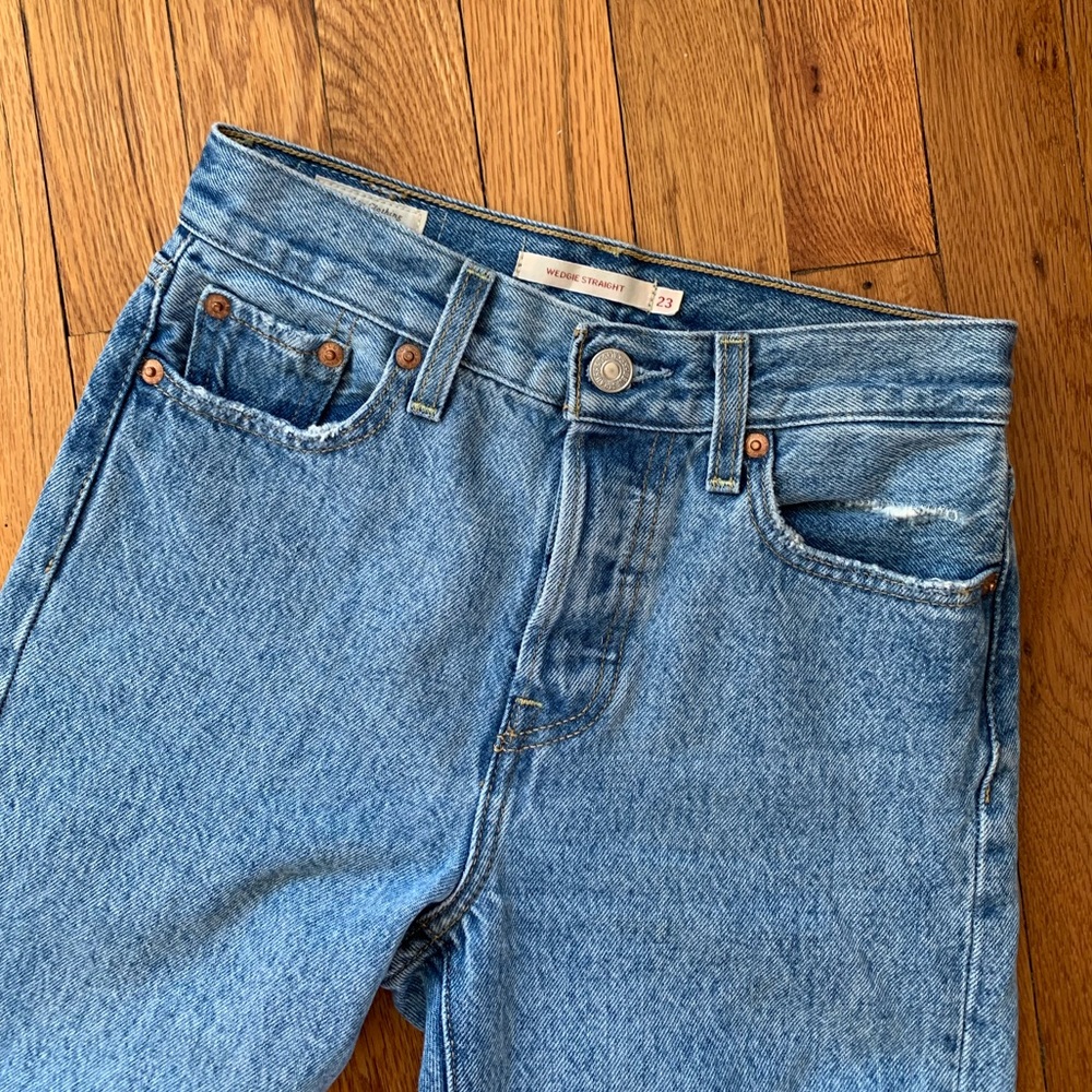 Levi’s Wedgie Fit Straight Jean 🦋 | Size 23